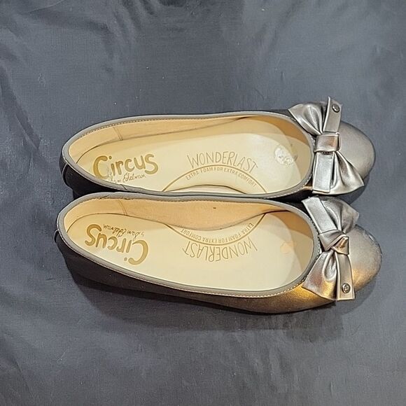 CIRCUS BY SAM EDELMAN WOMEN"S SILVER LOGO CARMEN ROUND TOE SLIP ON FLATS - Picture 7 of 14
